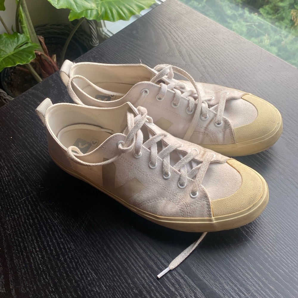White Veja nova low sz 10